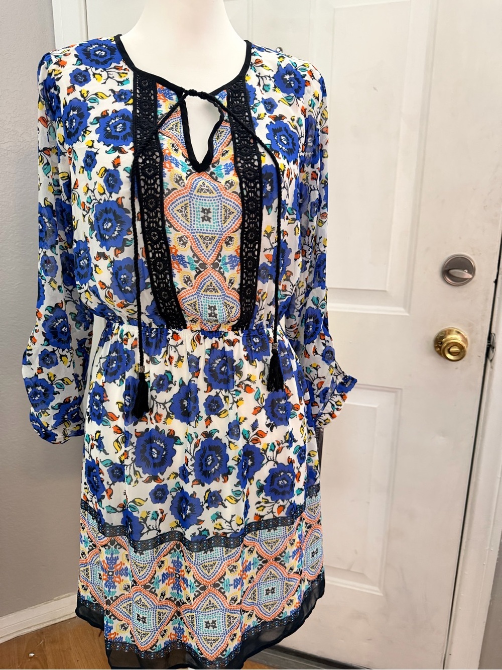 DR2 | nwt medium | Floral Print dress with Black Crochet Trim